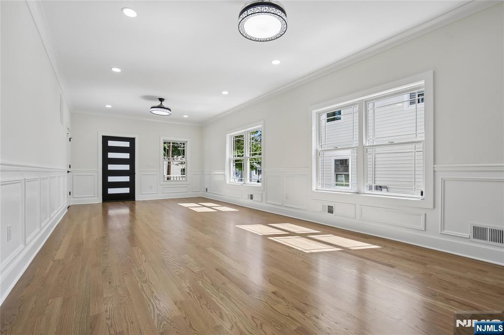 318 East Halsey Road Parsippany, NJ 07054 - Photo 7 of 38