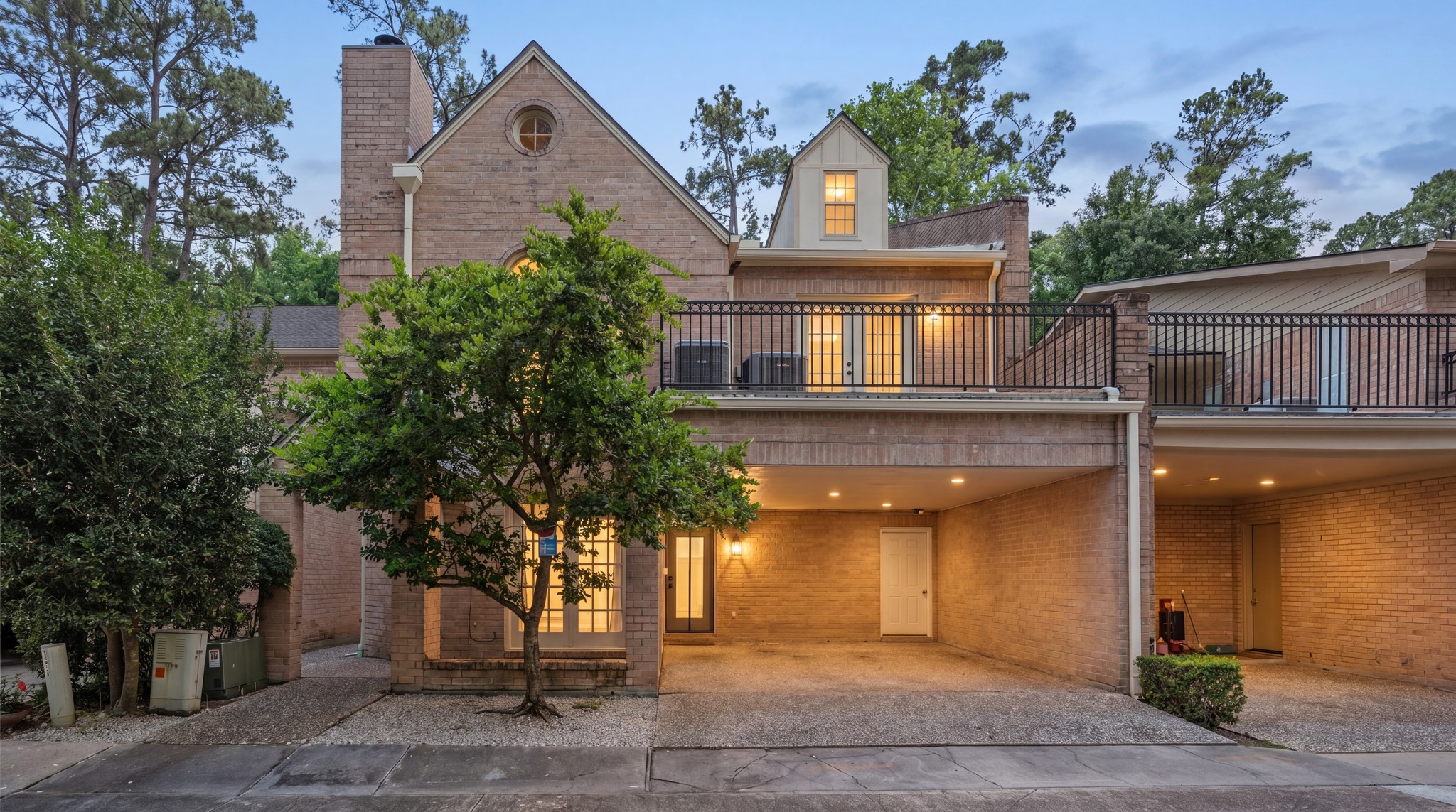 201 Vanderpool Lane, Unit 137 Houston, TX 77024 - Photo 34 of 42 A look at the home at dusk.
