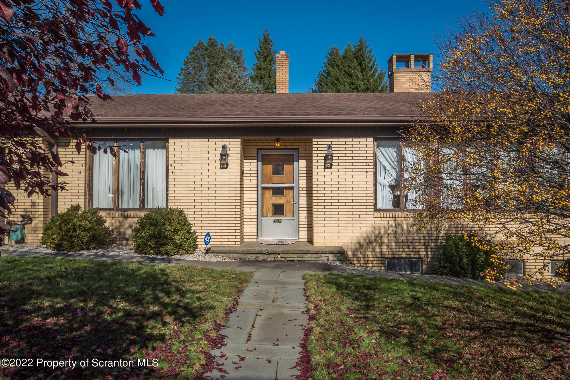 142 Fallbrook Street Carbondale, PA 18407 - Photo 4 of 43