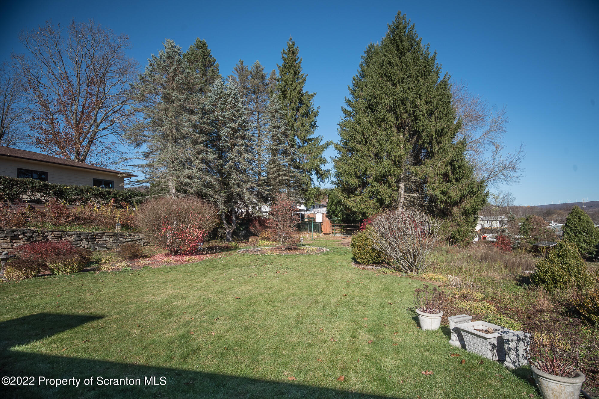 142 Fallbrook Street Carbondale, PA 18407 - Photo 5 of 43