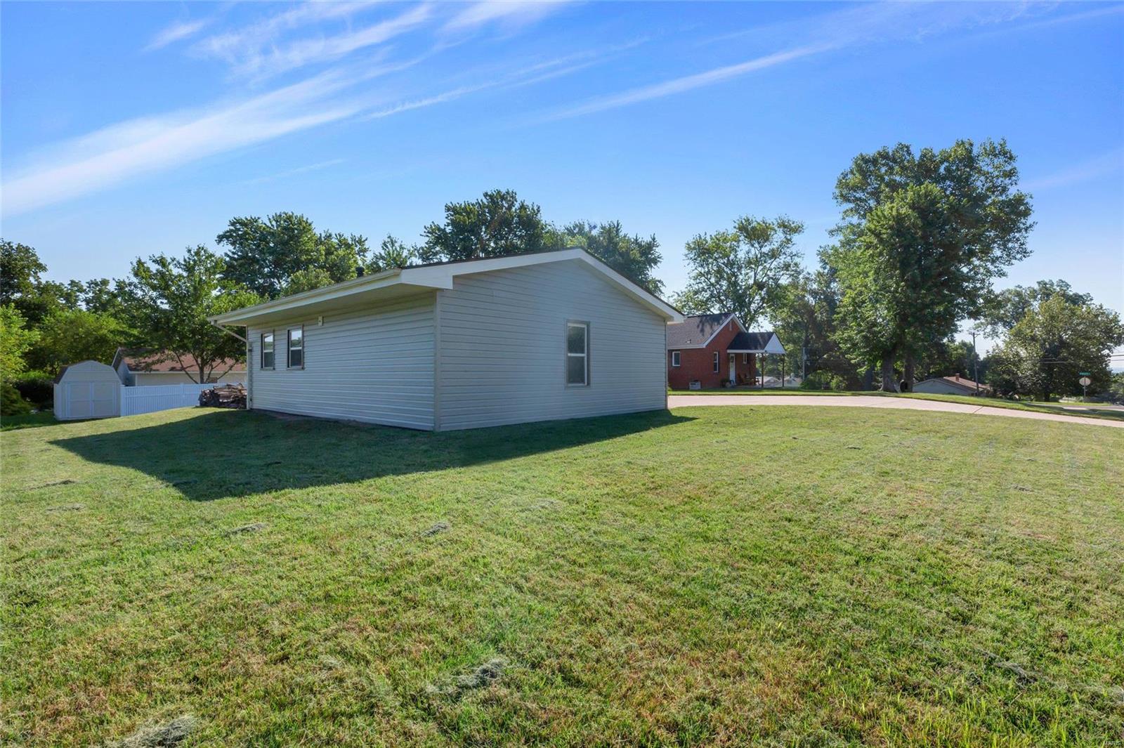 3235 Ringer Road St. Louis, MO 63125 - Photo 9 of 28 Gallery Image 9