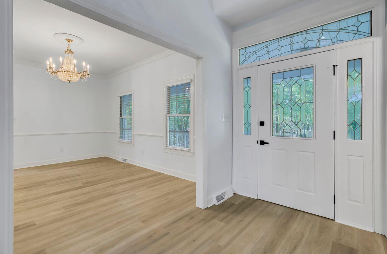 204 Rabbit Run Lane Summerville, SC 29486 - Photo 11 of 72 Foyer