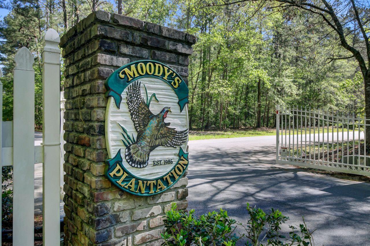 204 Rabbit Run Lane Summerville, SC 29486 - Photo 3 of 72 Gated Community