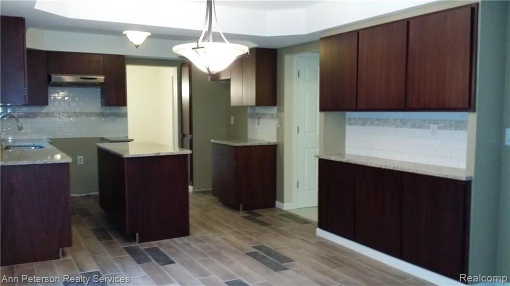 661 Ten Point Drive Rochester Hills, MI 48309 - Photo 10 of 43