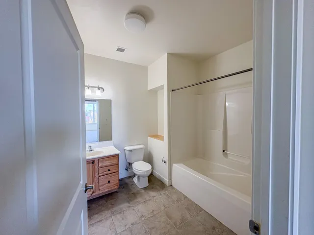 $2,600 | 410 Farrell Street, Unit 415, South Burlington, VT 05403