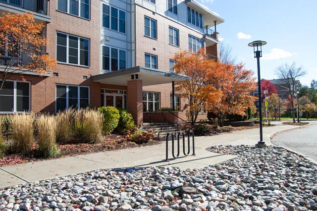 $2,600 | 410 Farrell Street, Unit 415, South Burlington, VT 05403