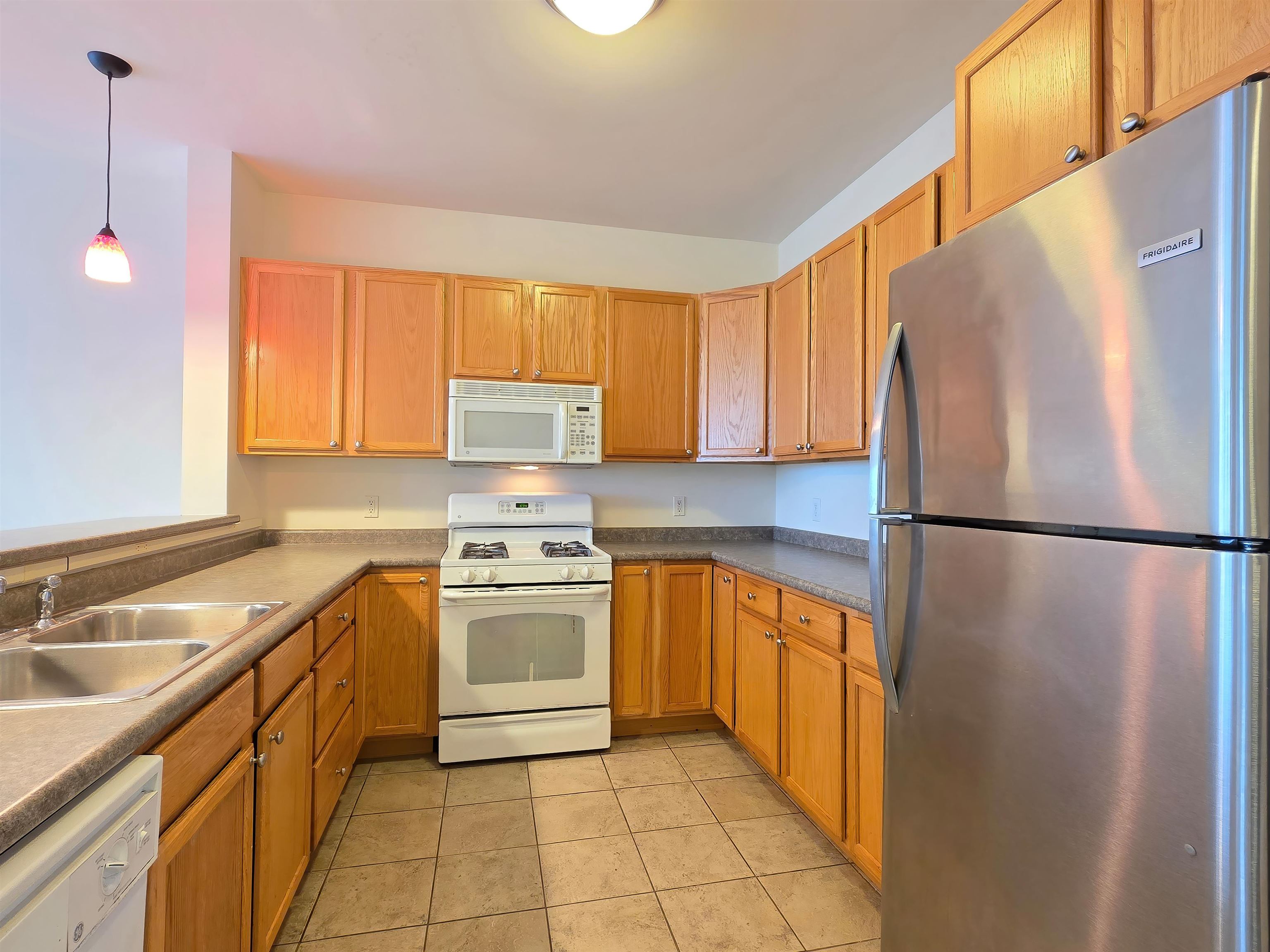 410 Farrell Street, Unit 415 South Burlington, VT 05403 - Photo 5 of 39