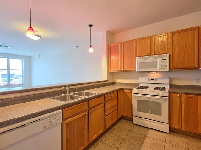 $2,600 | 410 Farrell Street, Unit 415, South Burlington, VT 05403