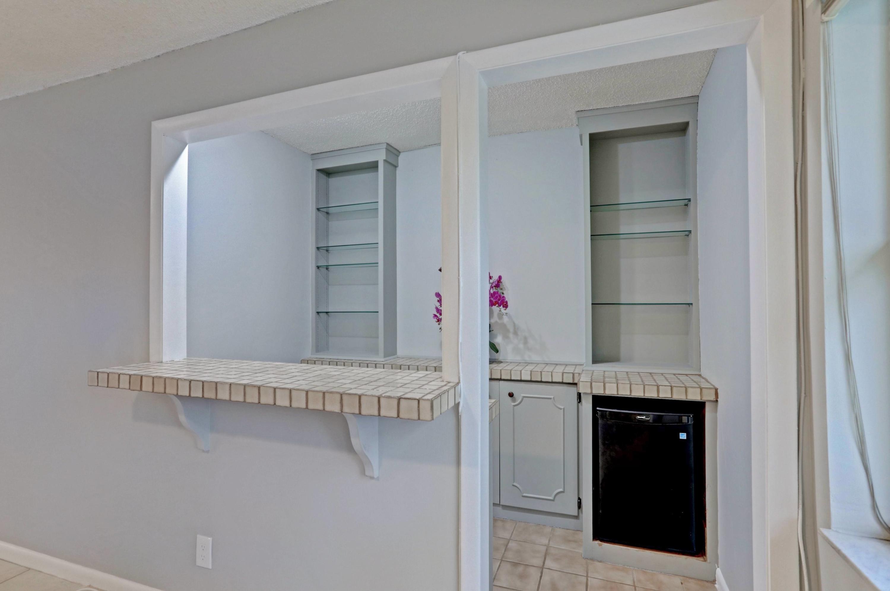 3011 Southwest 21st Terrace, Unit 382A Delray Beach, FL 33445 - Photo 16 of 42 16_dry bar 1