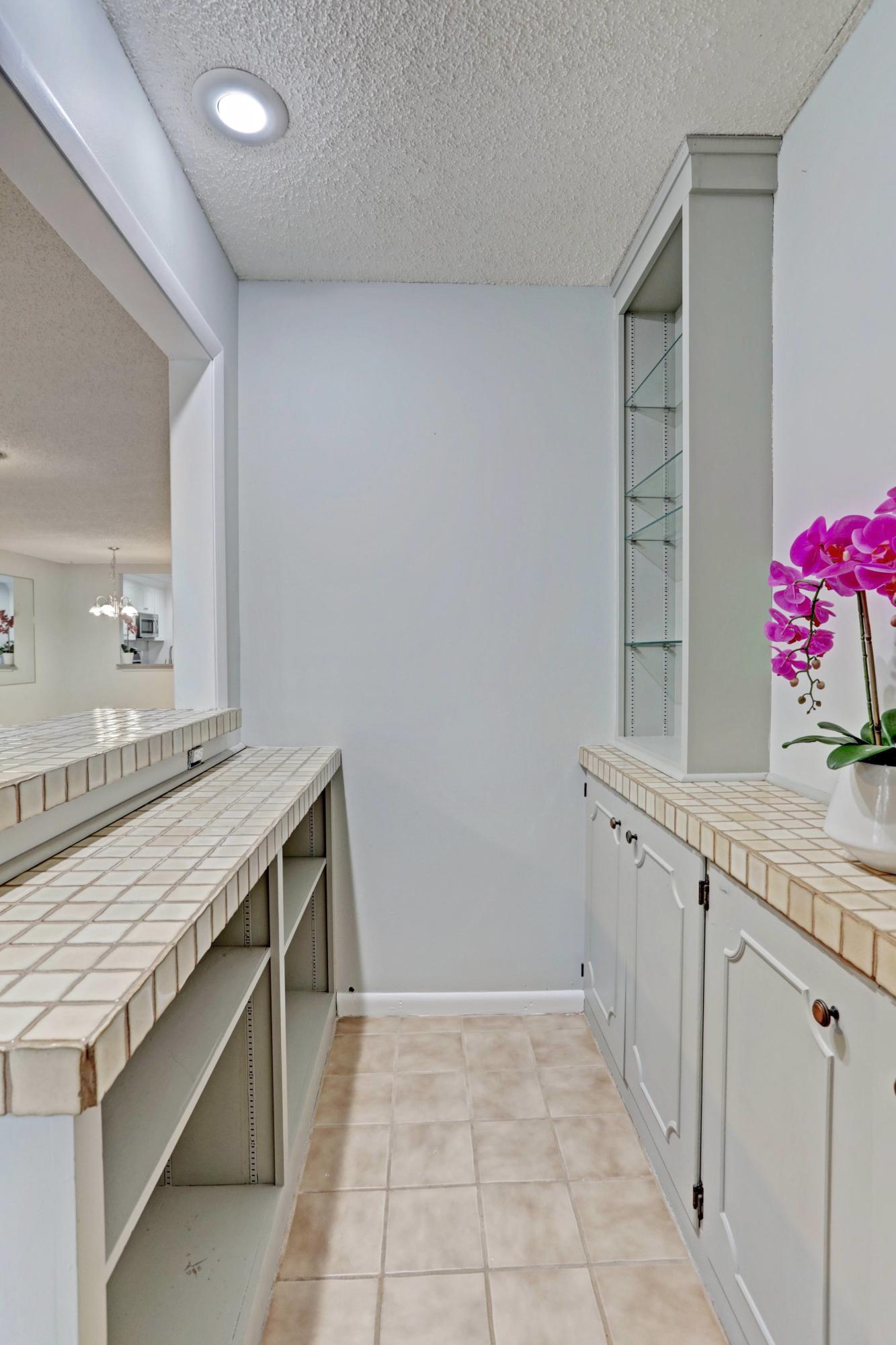 3011 Southwest 21st Terrace, Unit 382A Delray Beach, FL 33445 - Photo 17 of 42 17_dry bar