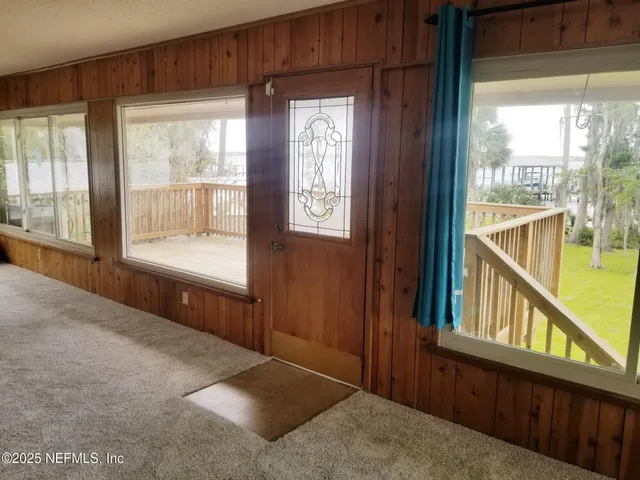 a view of an entryway with a livingroom