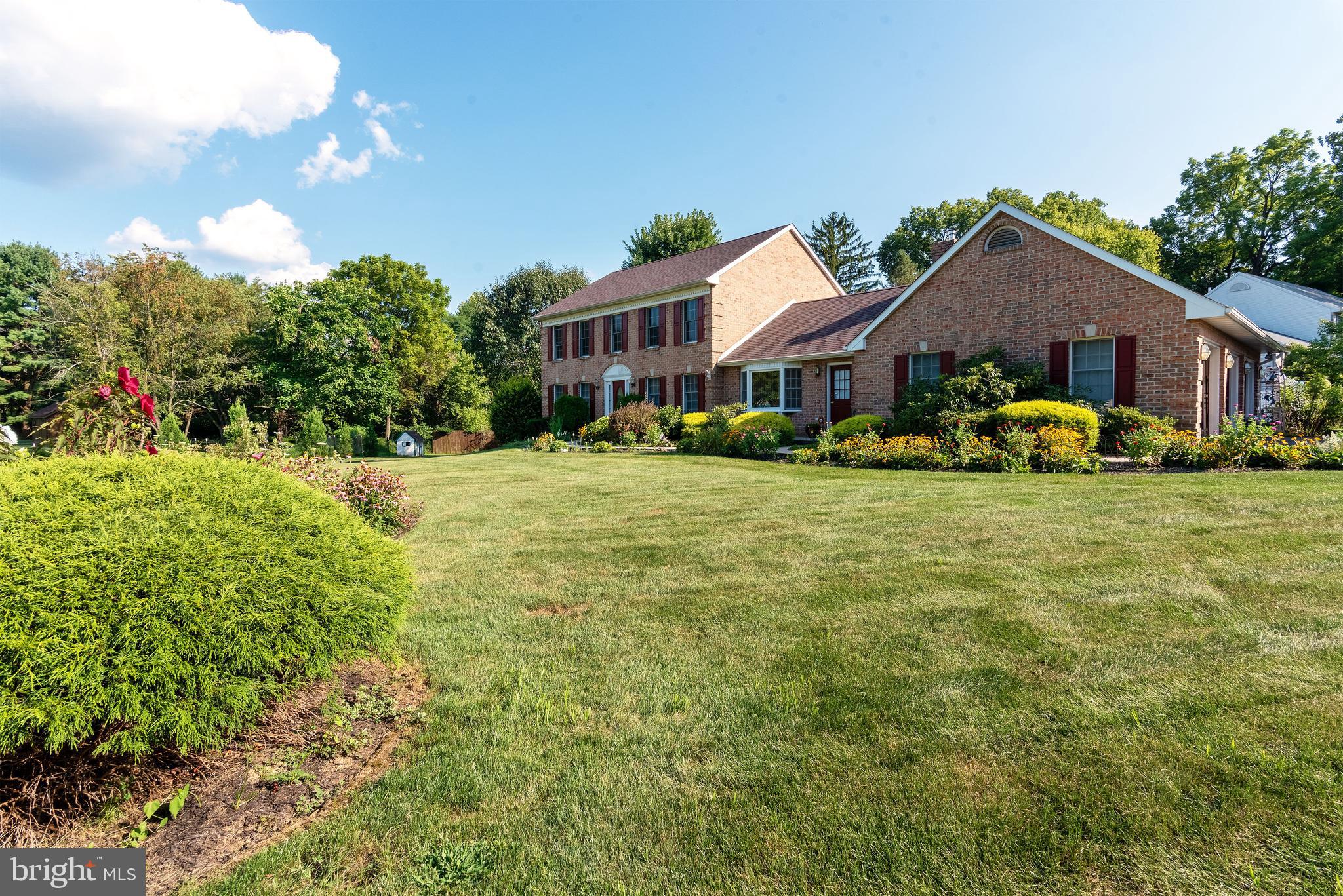 2 Tully Lane Reading, PA 19601 - Photo 5 of 32 Exterior front