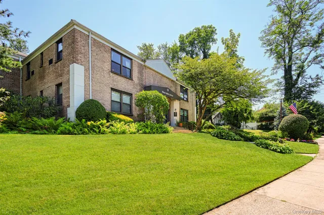 $289,000 | 29 West Mill Drive, Unit 10A, Great Neck, NY 11021