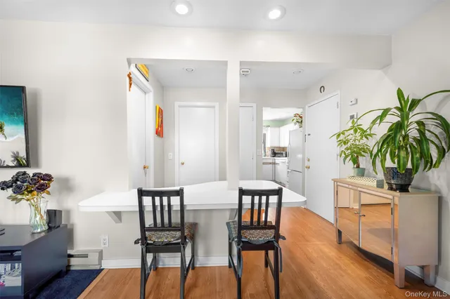 $289,000 | 29 West Mill Drive, Unit 10A, Great Neck, NY 11021