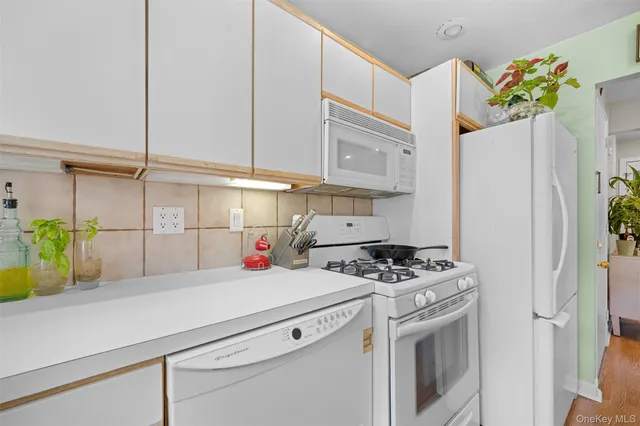 $289,000 | 29 West Mill Drive, Unit 10A, Great Neck, NY 11021