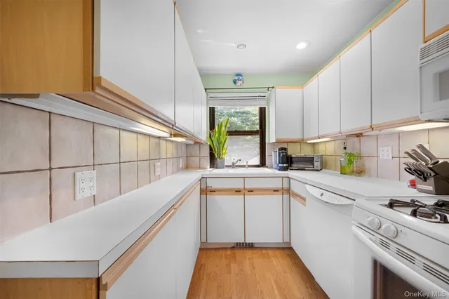 $289,000 | 29 West Mill Drive, Unit 10A, Great Neck, NY 11021