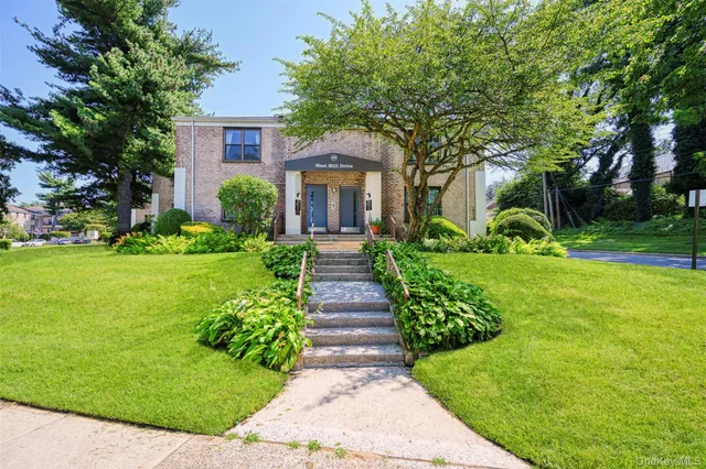 $289,000 | 29 West Mill Drive, Unit 10A, Great Neck, NY 11021