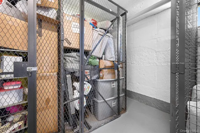 $289,000 | 29 West Mill Drive, Unit 10A, Great Neck, NY 11021