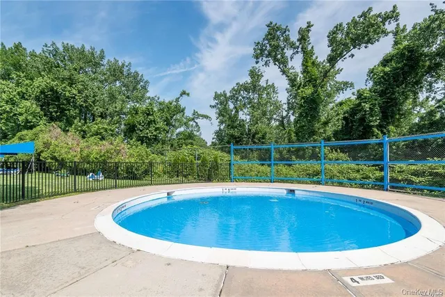 $289,000 | 29 West Mill Drive, Unit 10A, Great Neck, NY 11021