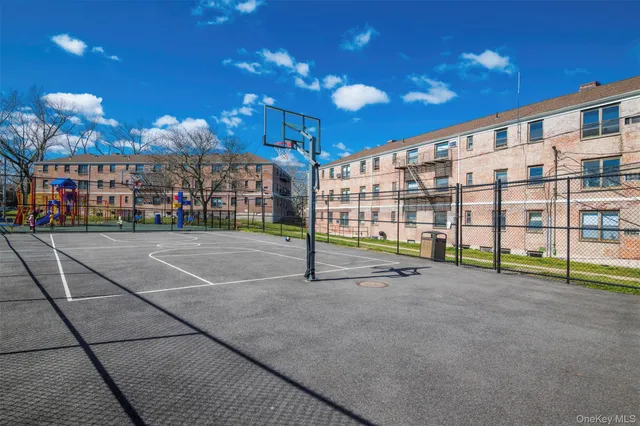 $289,000 | 29 West Mill Drive, Unit 10A, Great Neck, NY 11021