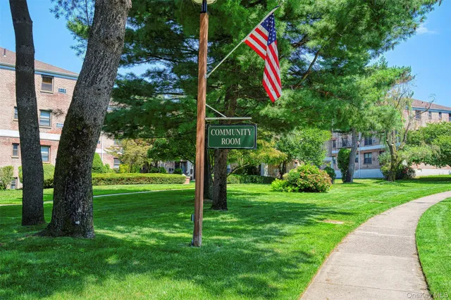 $289,000 | 29 West Mill Drive, Unit 10A, Great Neck, NY 11021