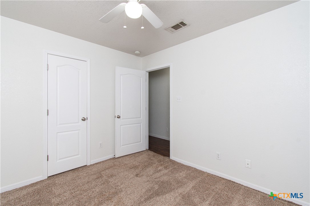 568 Morgan's Point Road Belton, TX 76513 - Photo 18 of 20 an empty room with a ceiling fan