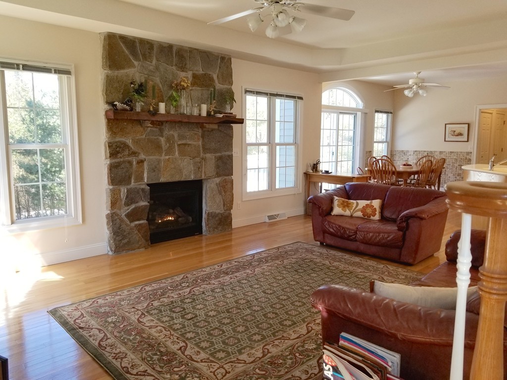 28 Summerfield Road Amherst, MA 01002 - Photo 4 of 30 Gallery Image 4