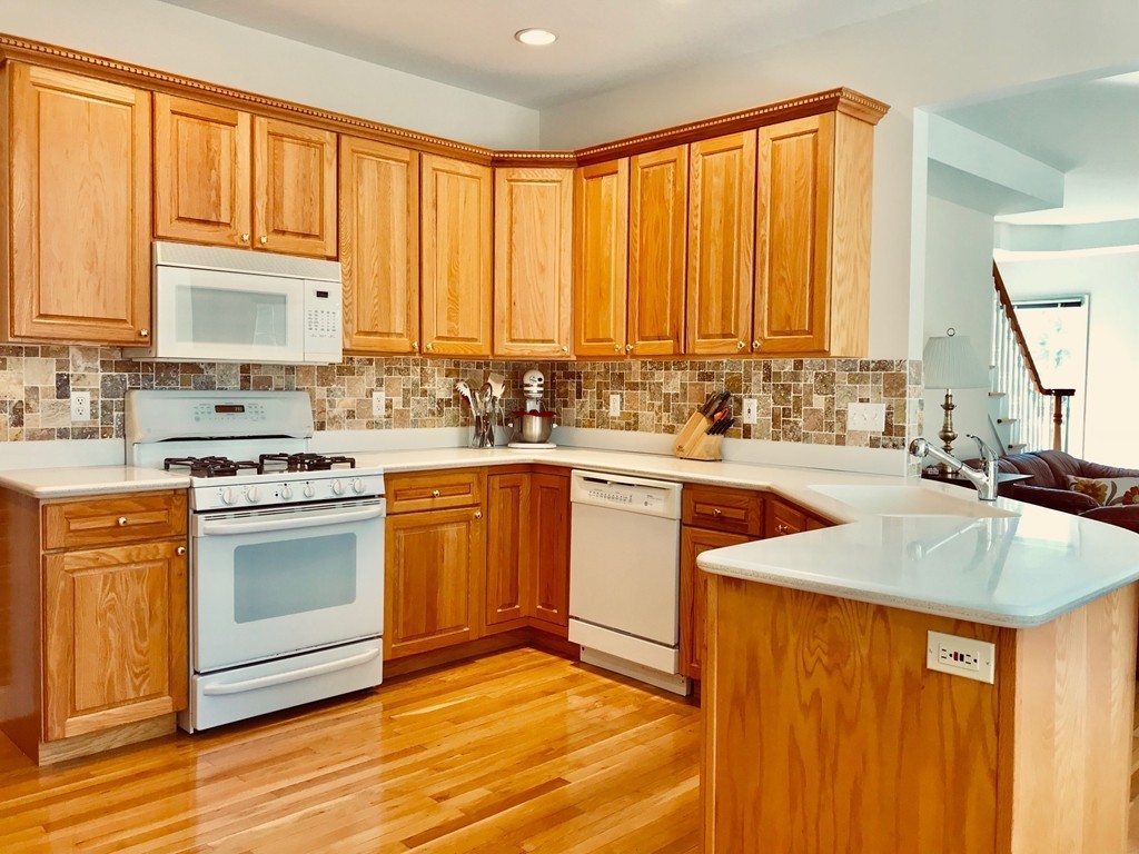 28 Summerfield Road Amherst, MA 01002 - Photo 7 of 30 Gallery Image 7
