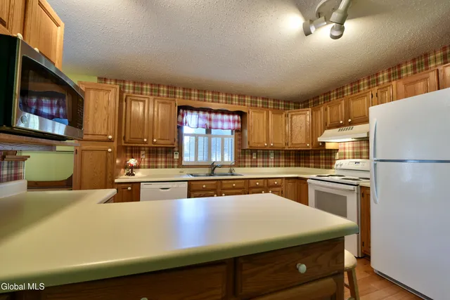 $259,900 | 128 Pilling Drive, Fonda, NY 12068