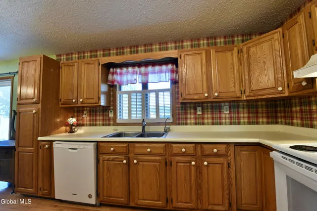 $259,900 | 128 Pilling Drive, Fonda, NY 12068