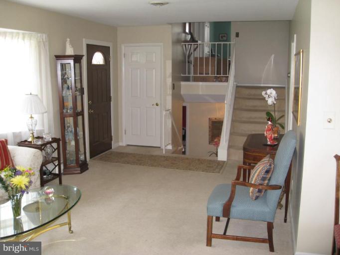 915 Starbit Road Towson, MD 21286 - Photo 3 of 16 Living Room #2