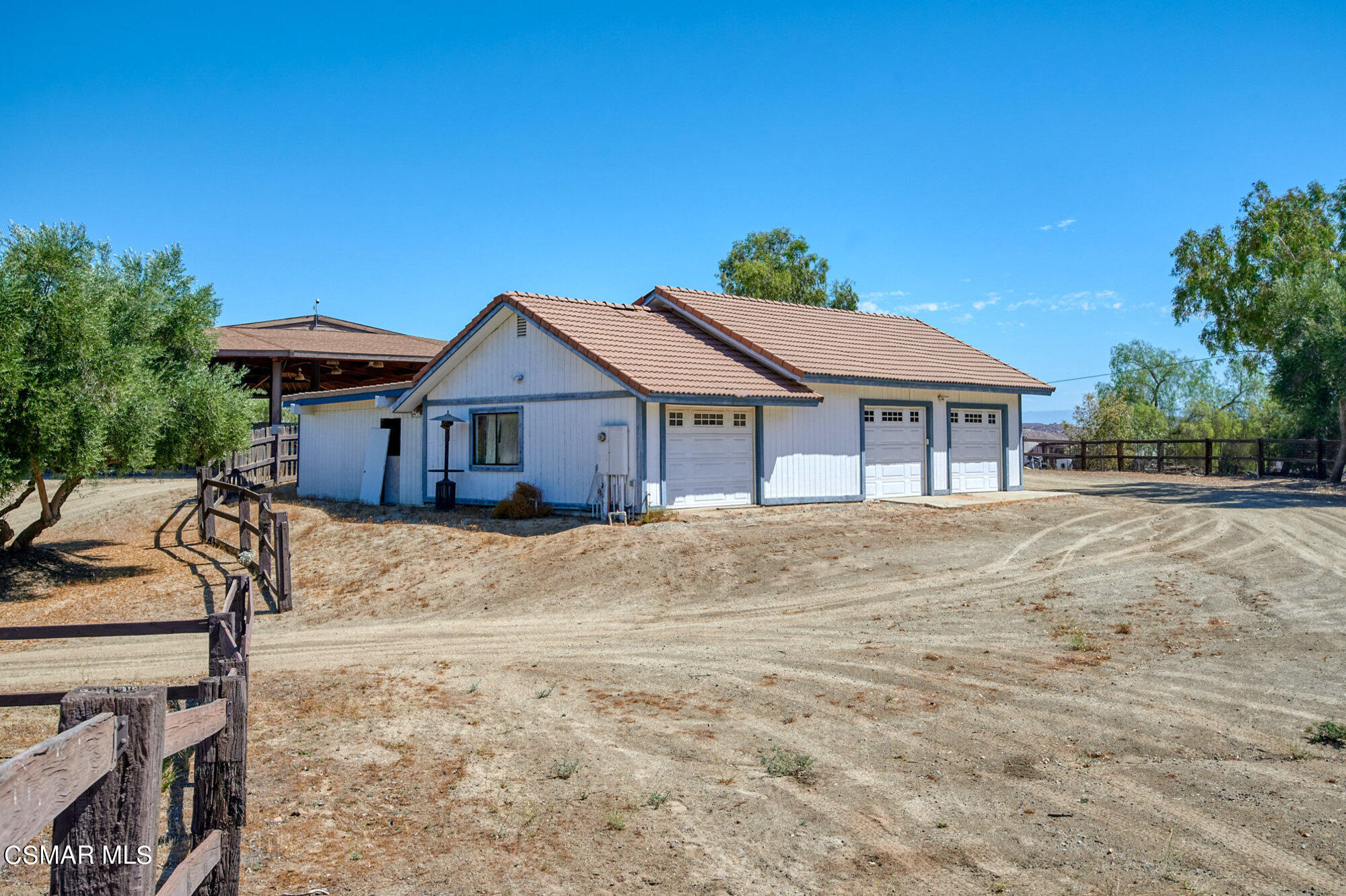 17498 Santa Rosa Mine Road Perris, CA 92570 - Photo 50 of 55 a house with a wooden fence