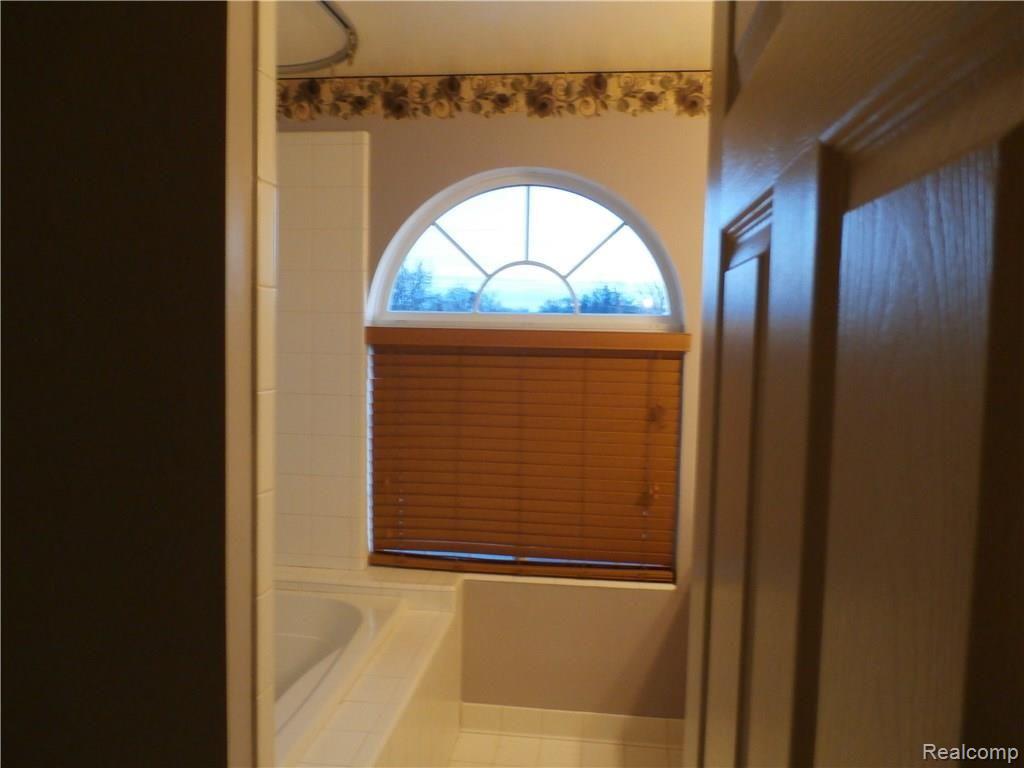 18230 West Eleven Mile Road Lathrup Village, MI 48076 - Photo 4 of 11