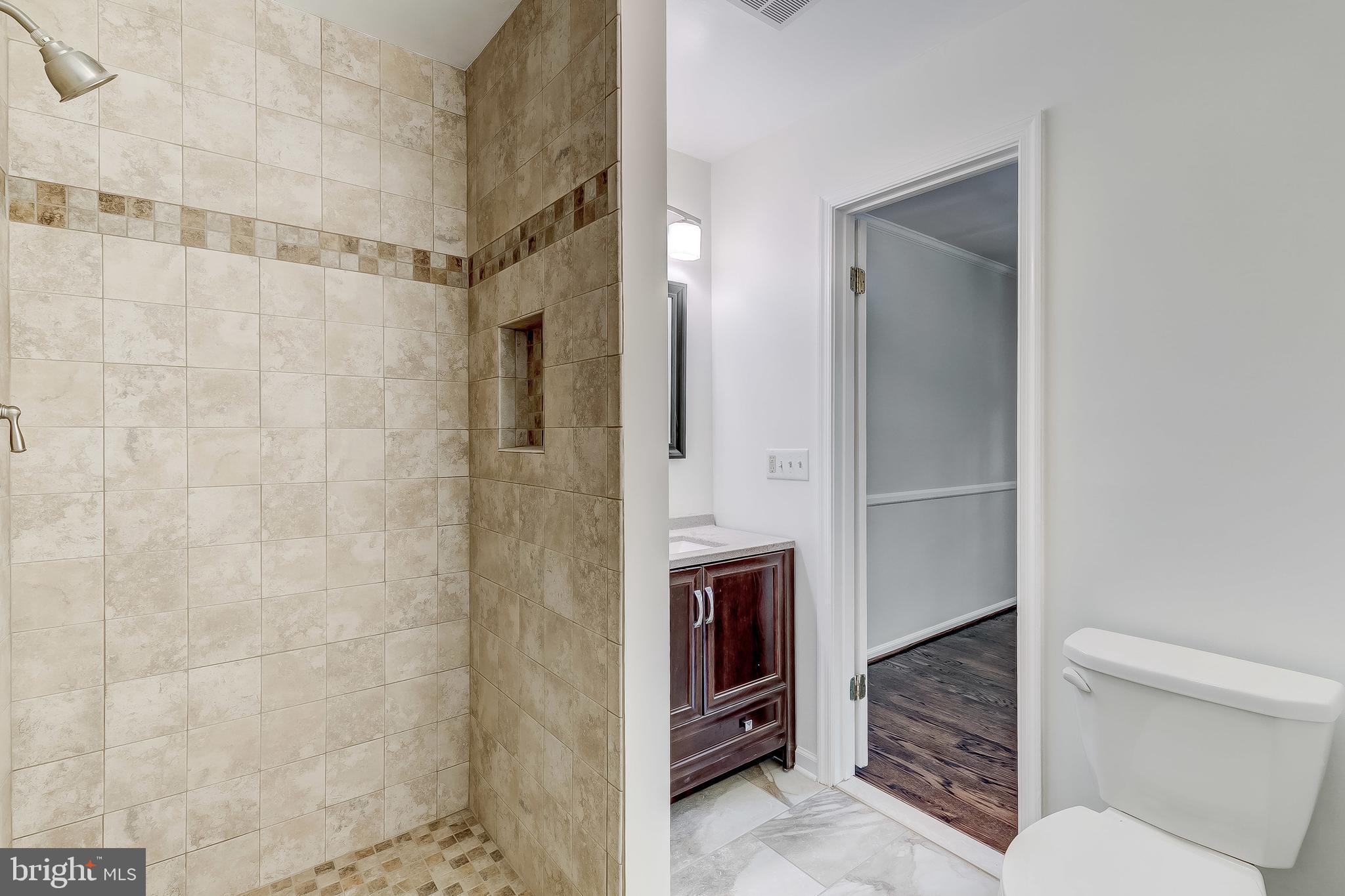 12500 Timber Grove Road Reisterstown, MD 21136 - Photo 39 of 89 Bathroom shared between Bedrooms 1 and 2
