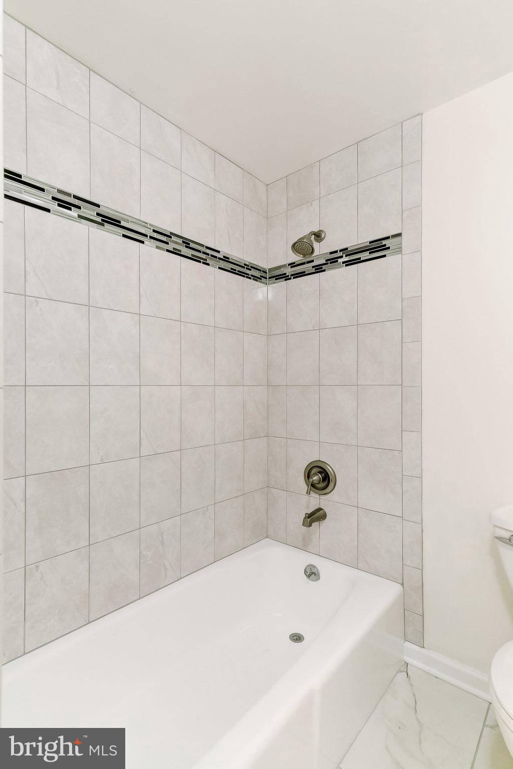 12500 Timber Grove Road Reisterstown, MD 21136 - Photo 45 of 89 Hall bath, shared with Bedroom 3