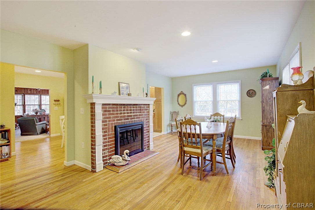 7761 Aurelia Road Hayes, VA 23072 - Photo 3 of 24 Living Room