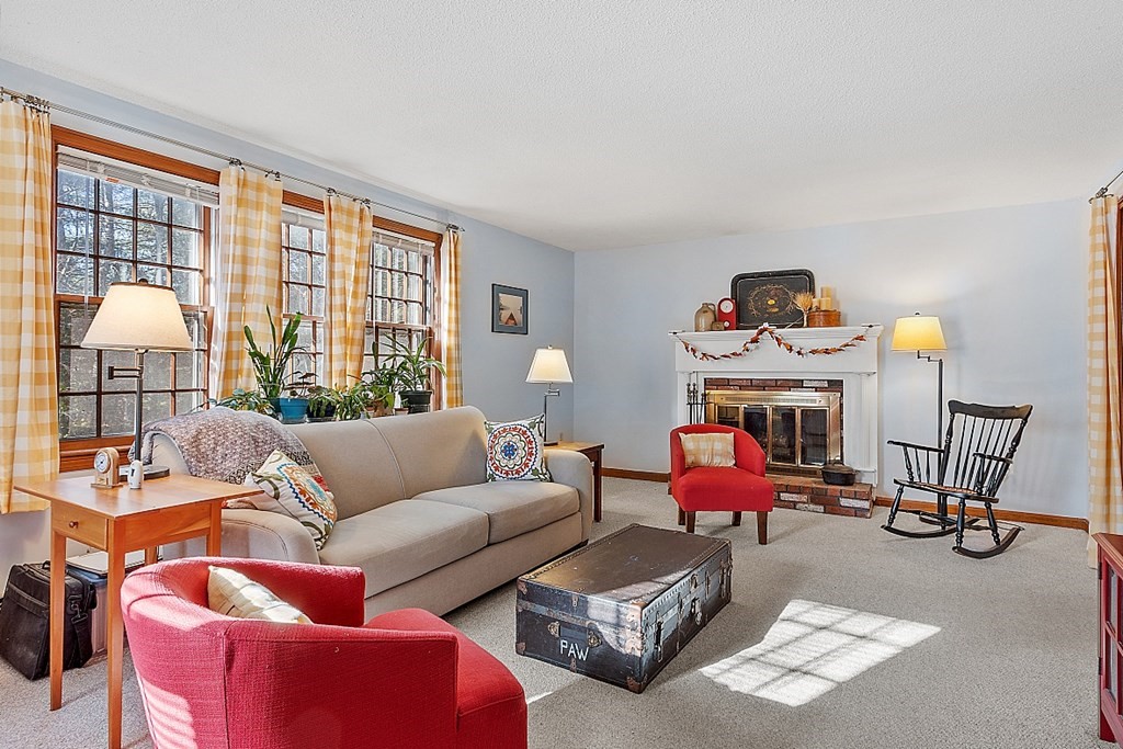 37 Freeman Road Chelmsford, MA 01824 - Photo 12 of 33