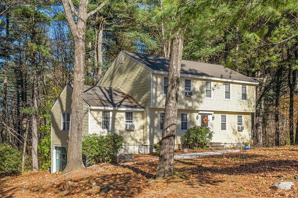 37 Freeman Road Chelmsford, MA 01824 - Photo 2 of 33