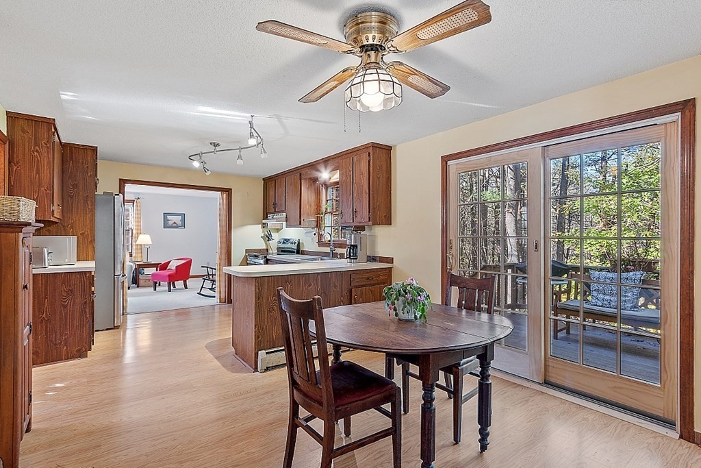 37 Freeman Road Chelmsford, MA 01824 - Photo 5 of 33