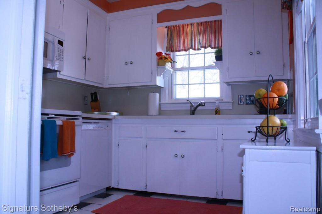2833 Manchester Road Birmingham, MI 48009 - Photo 7 of 23 IMG_7516.jpg