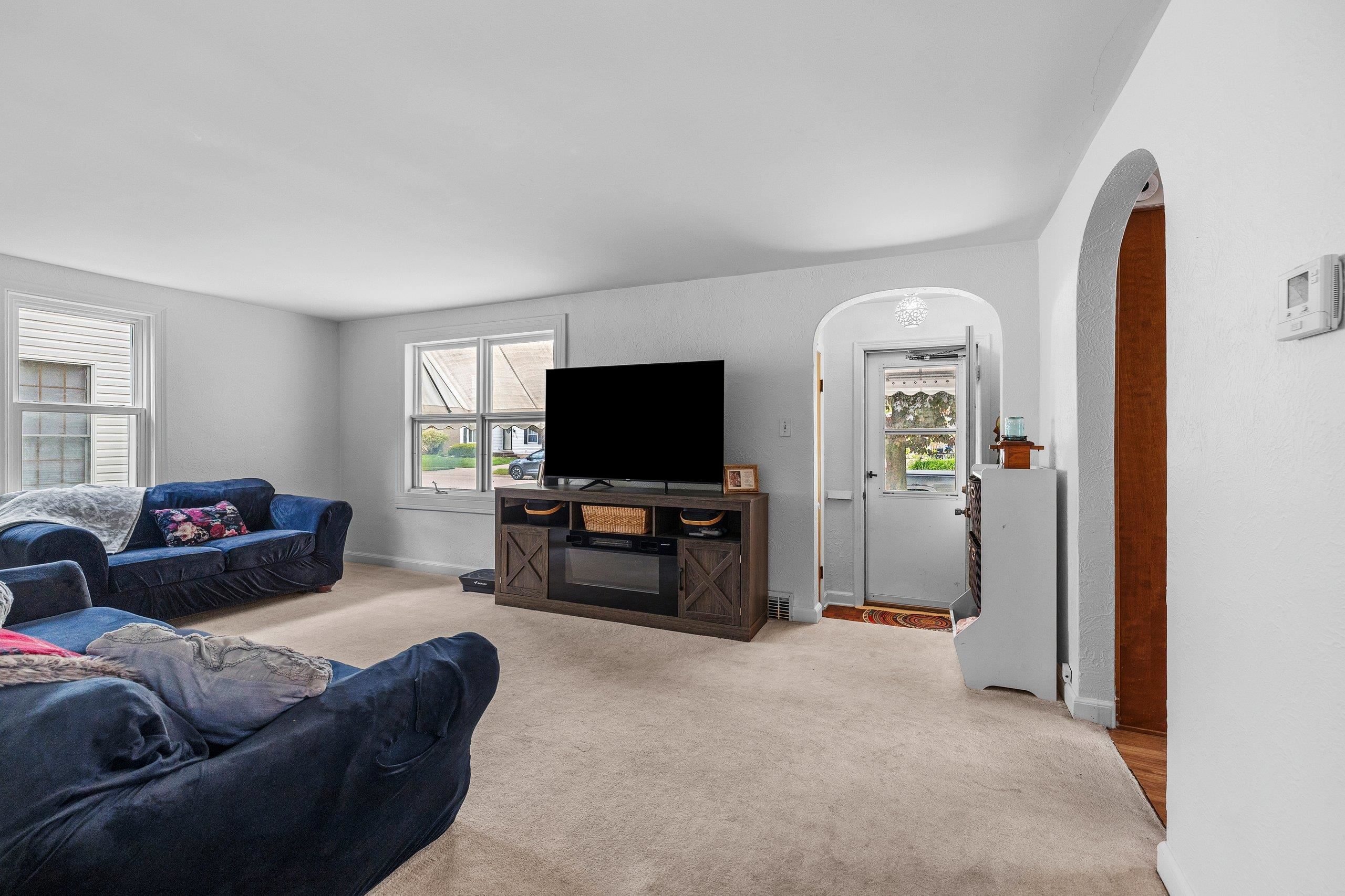 1932 North Division Street Appleton, WI 54911 - Photo 5 of 29
