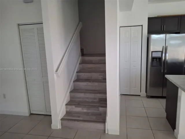 a view of entryway and kitchen
