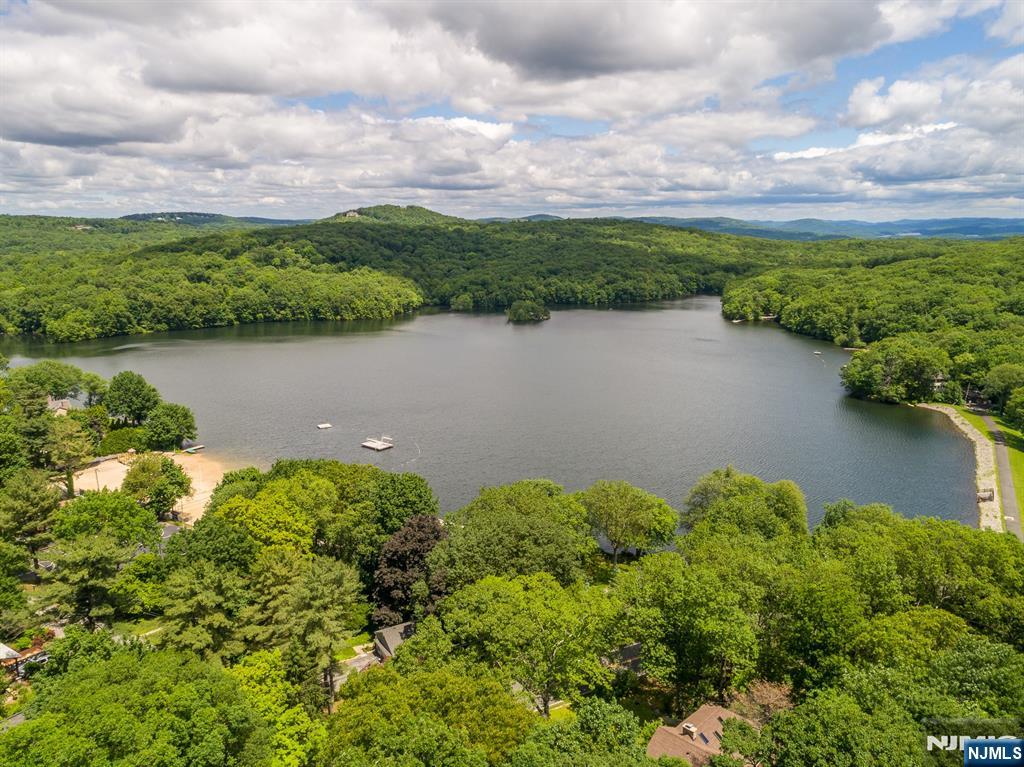 12 Ledgewood Terrace Butler, NJ 07405 - Photo 32 of 34