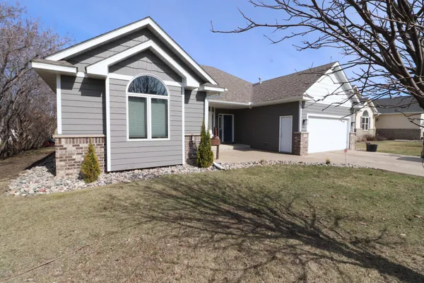$469,900 | 211 8th Avenue Northwest, New Prague, MN 56071