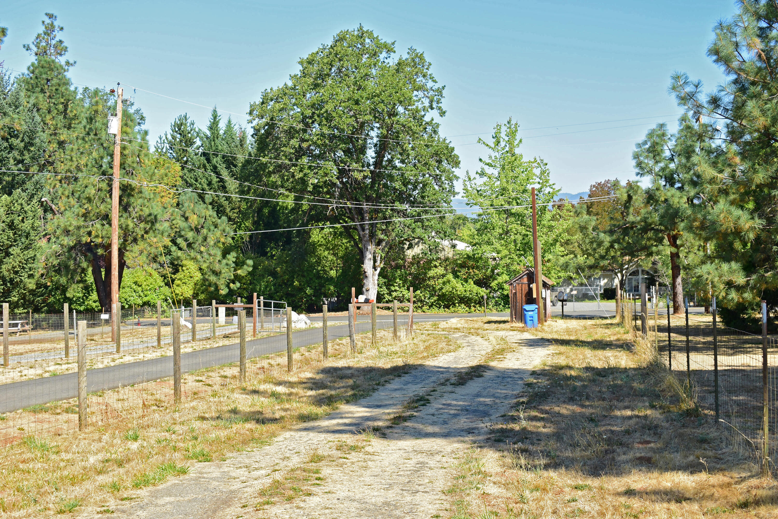 229 Walker Road Grants Pass, OR 97527 - Photo 23 of 32 DSC_0148