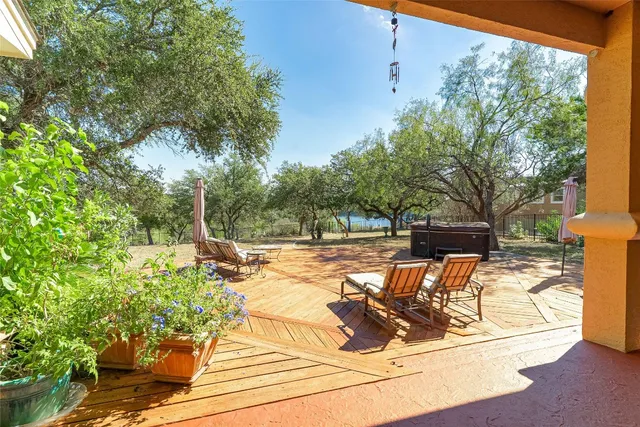 a view of a house with backyard and porch