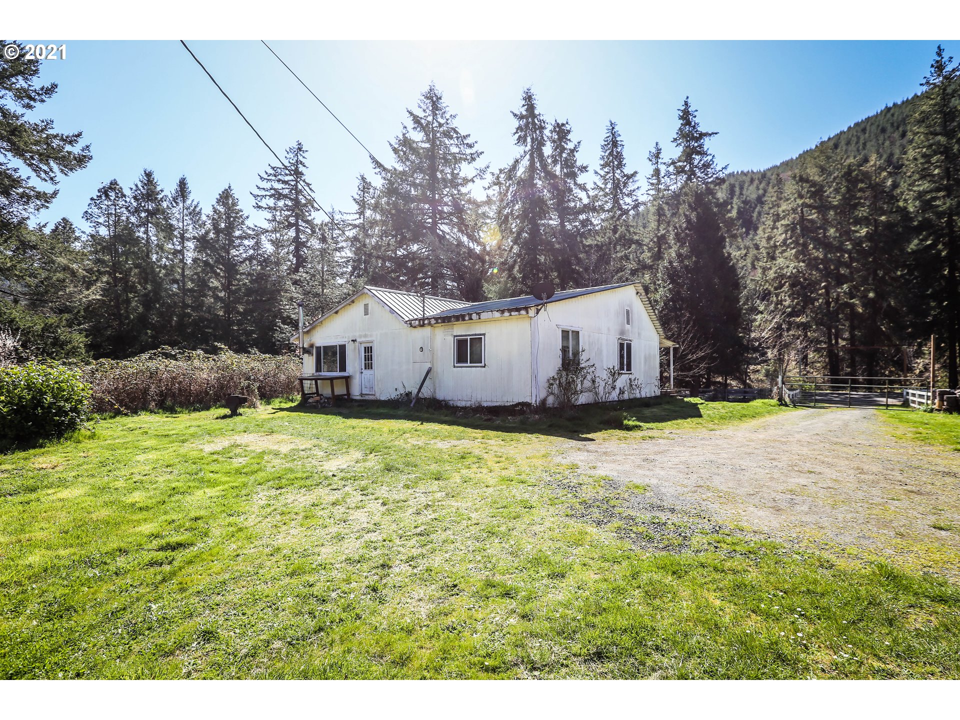 37953 Row River Road Dorena, OR 97434 - Photo 2 of 31