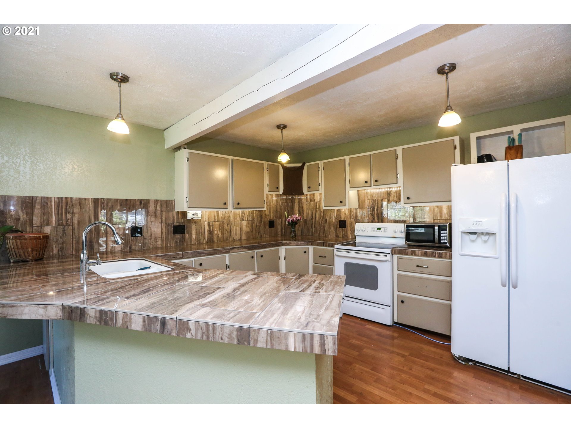37953 Row River Road Dorena, OR 97434 - Photo 5 of 31
