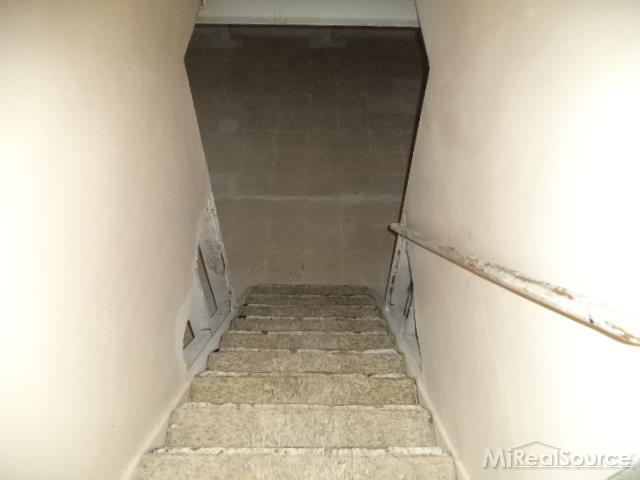 1792 Roslyn Road Grosse Pointe, MI 48236 - Photo 14 of 18 31232347-13.JPG