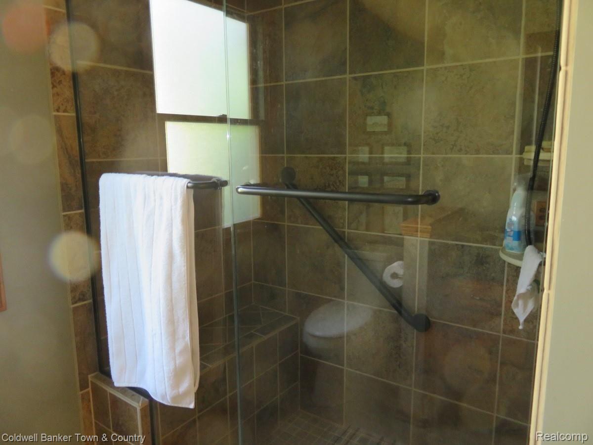 1484 Remsing Street Hartland, MI 48353 - Photo 21 of 28 master shower.JPG